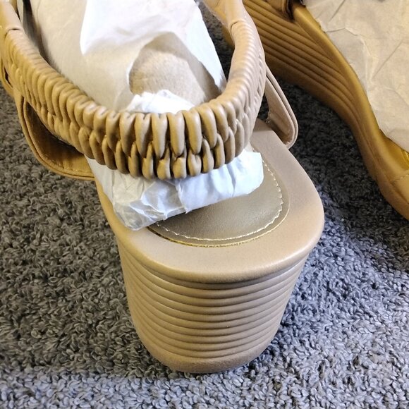 Womens Beaded Wedge Sandals Size US 10 Beige Rhinestone Floral Slingback Boho - Picture 7 of 11